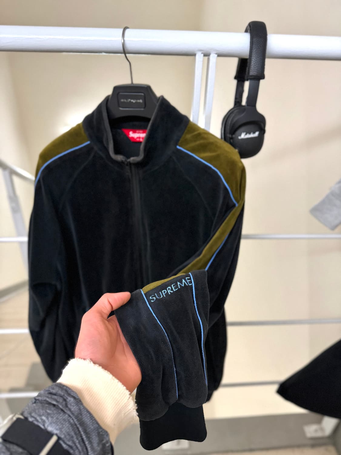 슈프림 [정품] 벨벳 (시세 30만) 트렉 자수 자켓 L(100ㅡ105) 상품이미지1