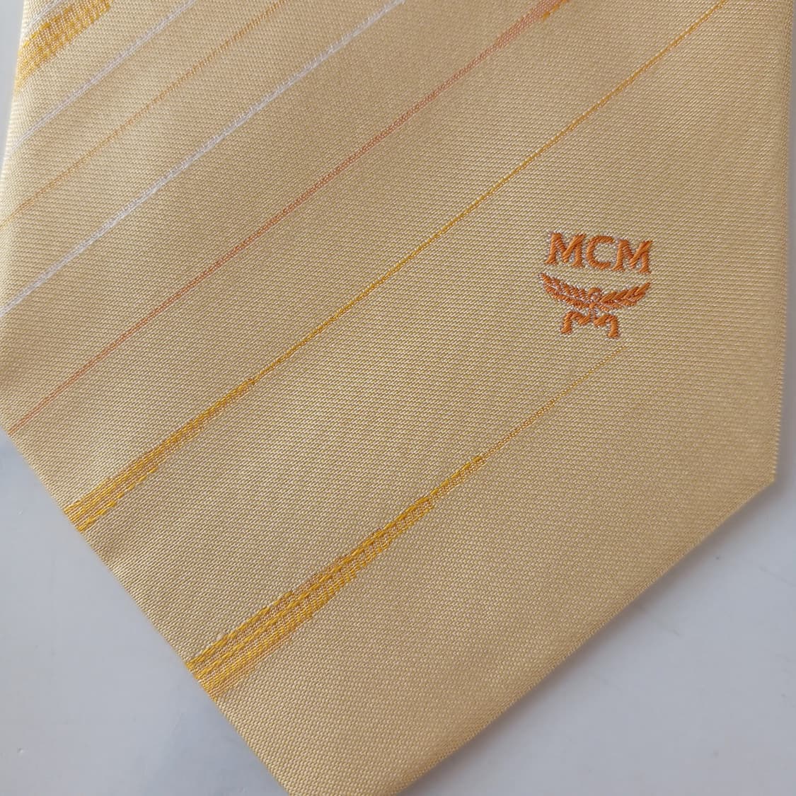 엠씨엠 실크 옐로우 스트라이프 넥타이 9.1cm A등급 A19709
 상품이미지10