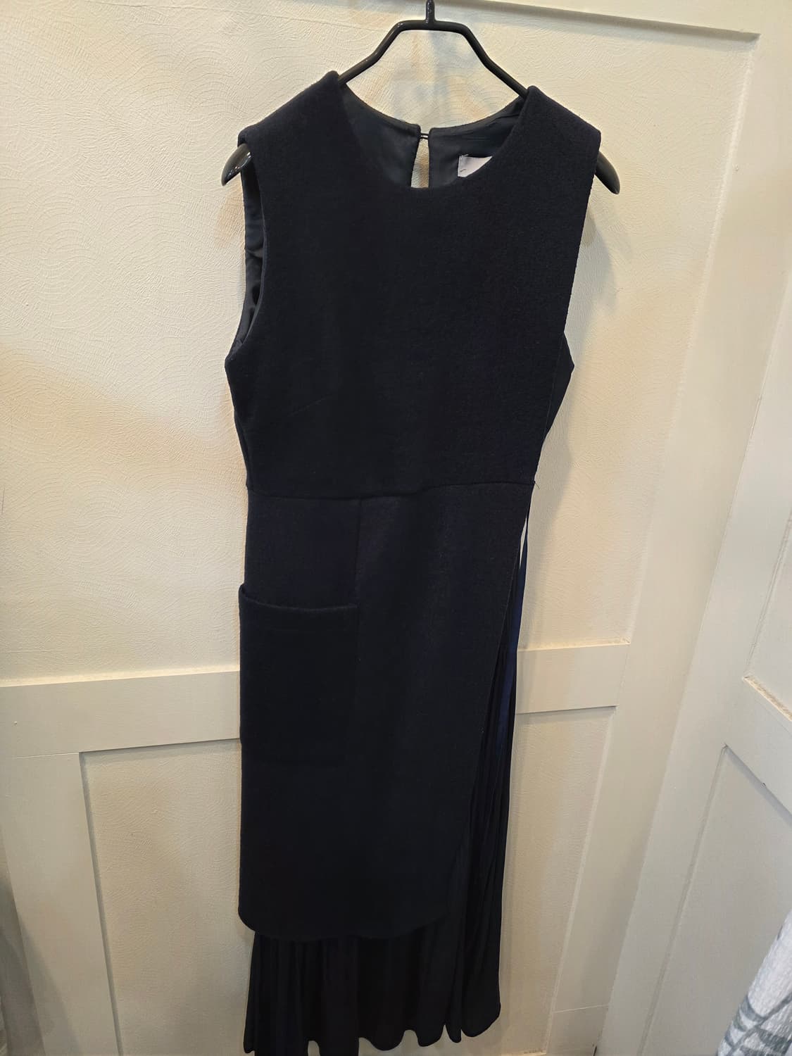 The ilma 네이비울 매칭 주름언발란스 원피스 상품이미지2