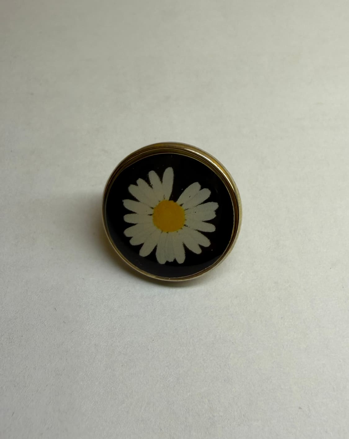 피스마이너스원 데이지 핀 뱃지 (단품) 상품이미지1