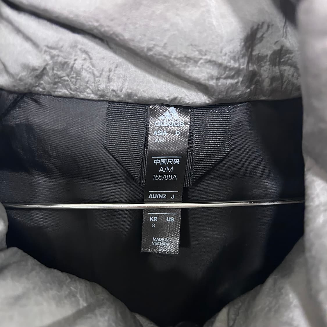 아디다스 덕다운 글로시 숏푸퍼 패딩 상품이미지3