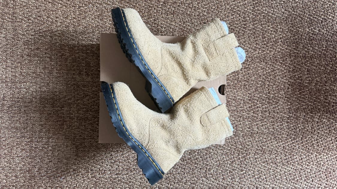 닥터마틴 x스투시 2295 데콘 샌드 헤어리 스웨이드 부츠 탄  상품이미지3