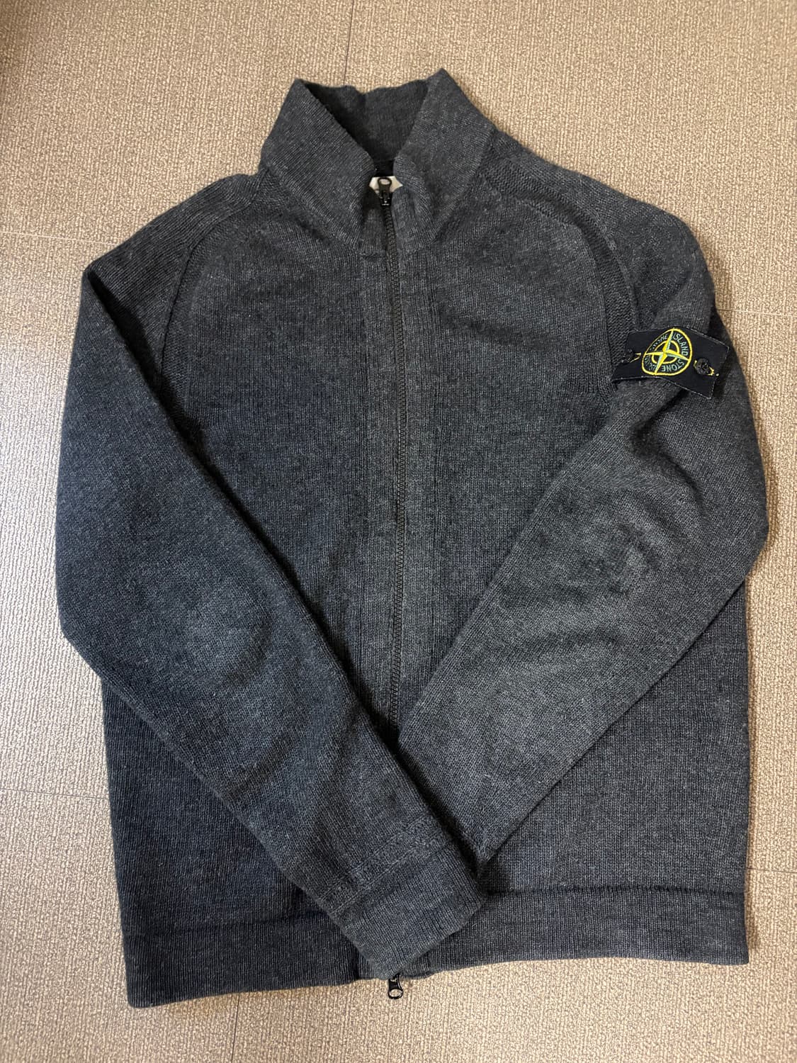 스톤아일랜드 니트집업(국문택 사진밝게나옴 실제로는 블랙 상품이미지1