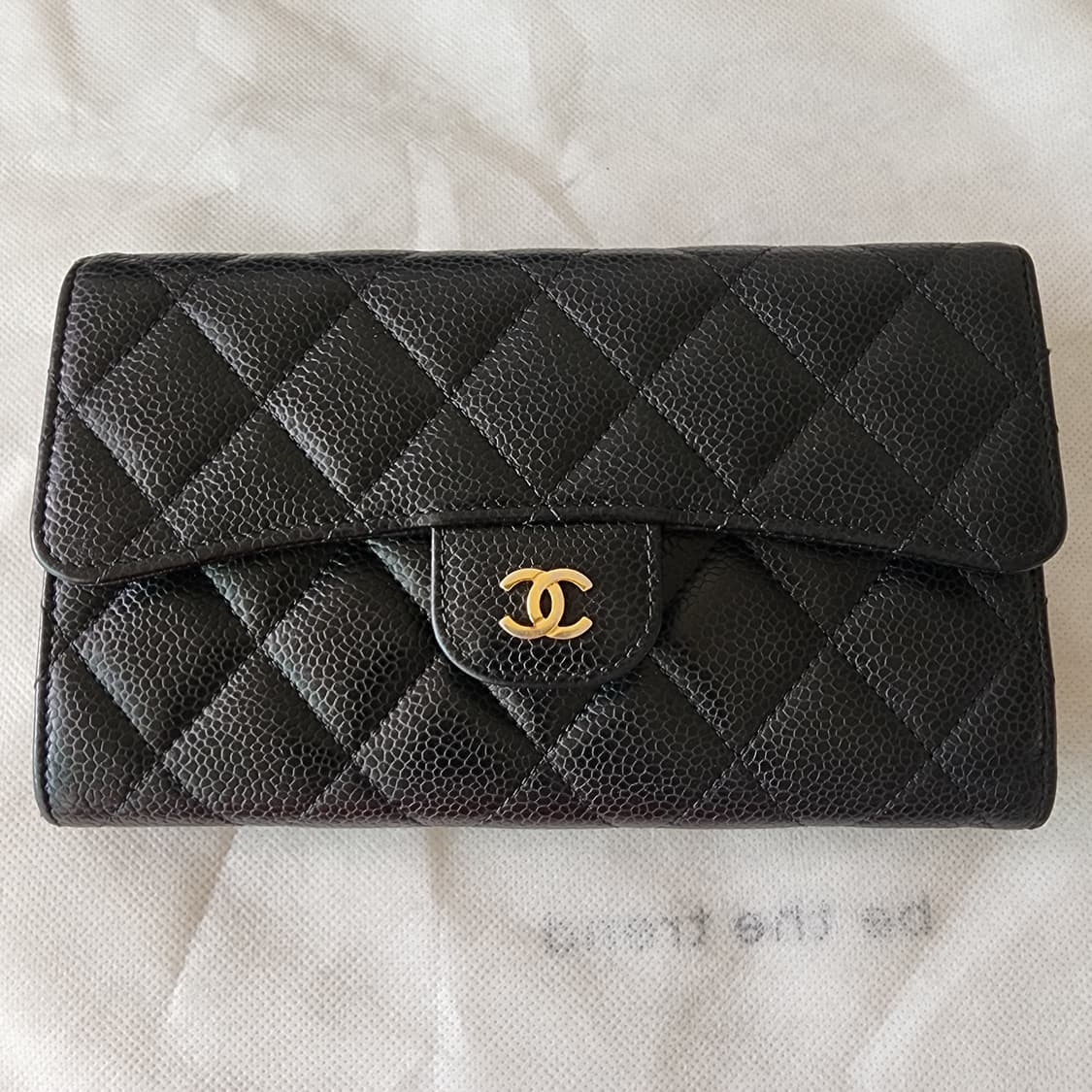 상태최상 샤넬 클래식 캐비어 플랩 장지갑 블랙 금장 상품이미지4