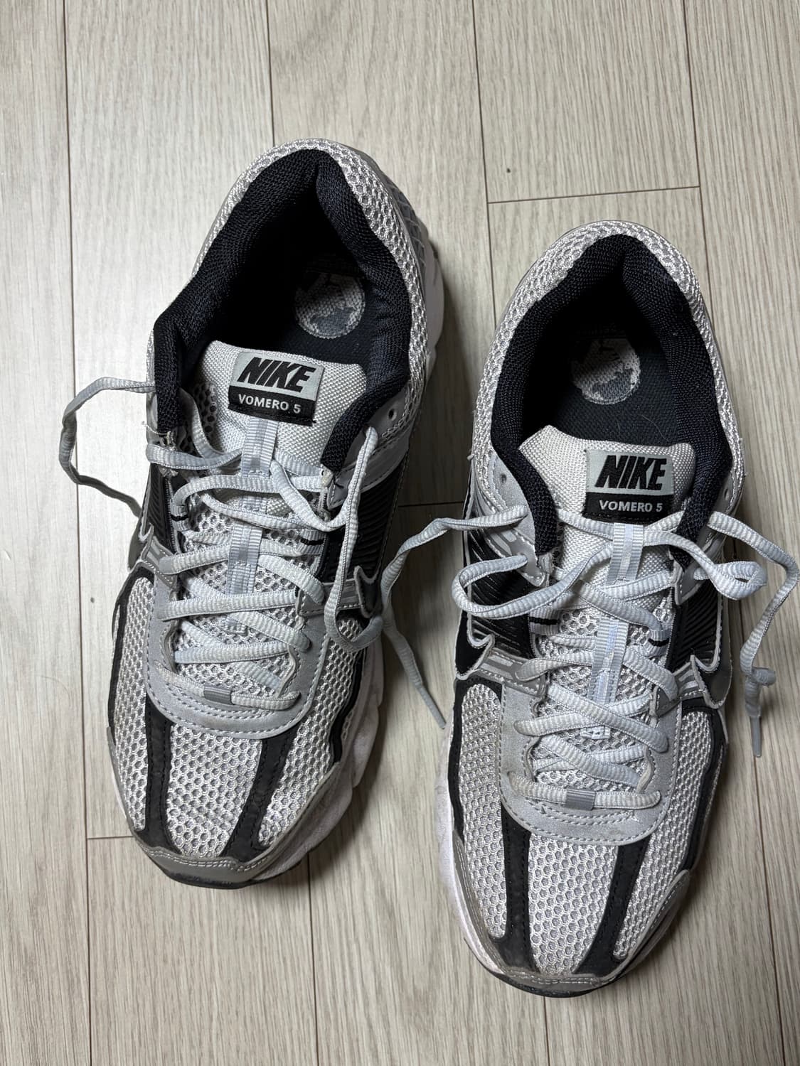 나이키 줌 보메로 5 메탈릭 실버 블랙 상품이미지3