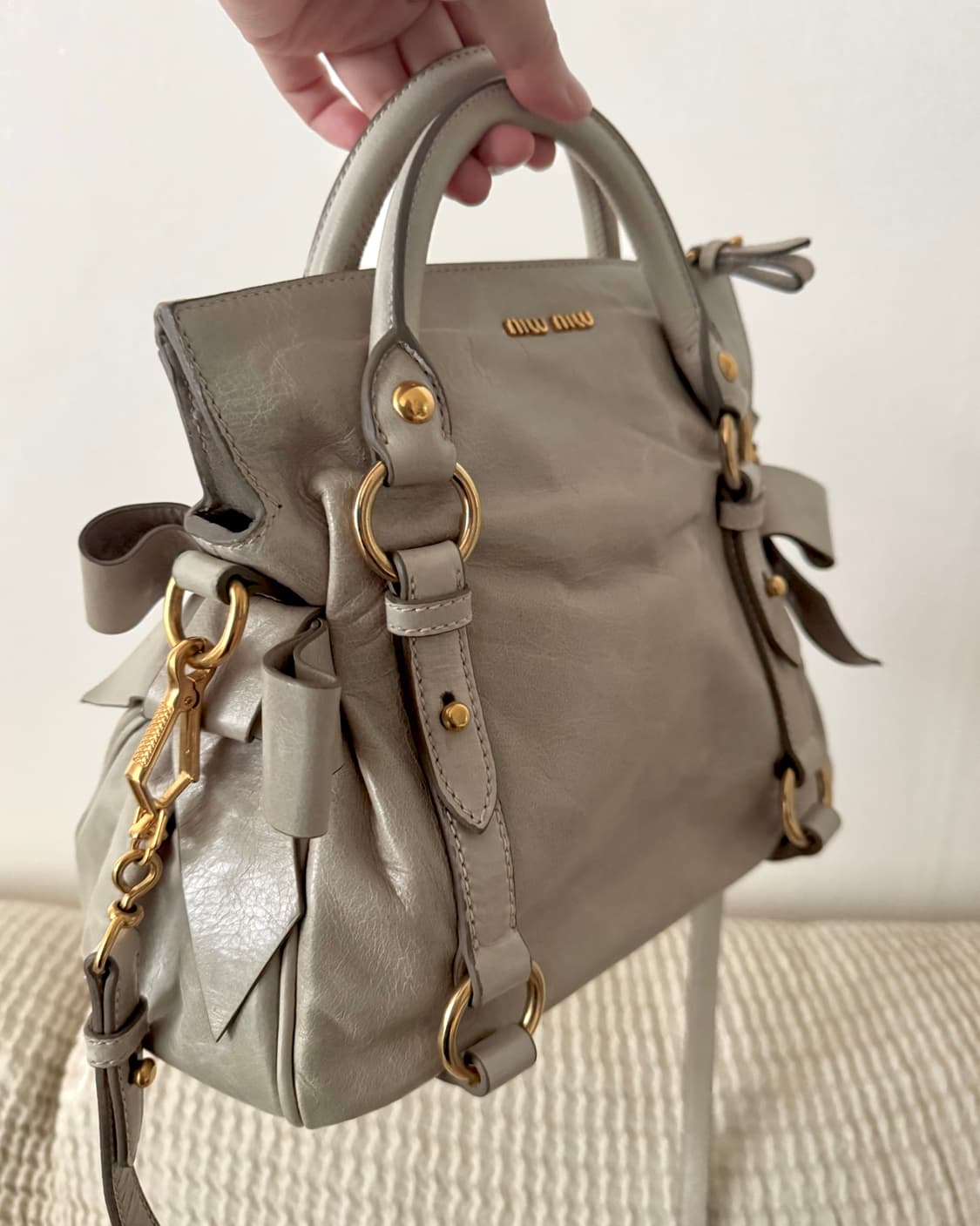 미우미우 비텔로 럭스 보우 미니 사첼백 토트 크로스바디 상품이미지3