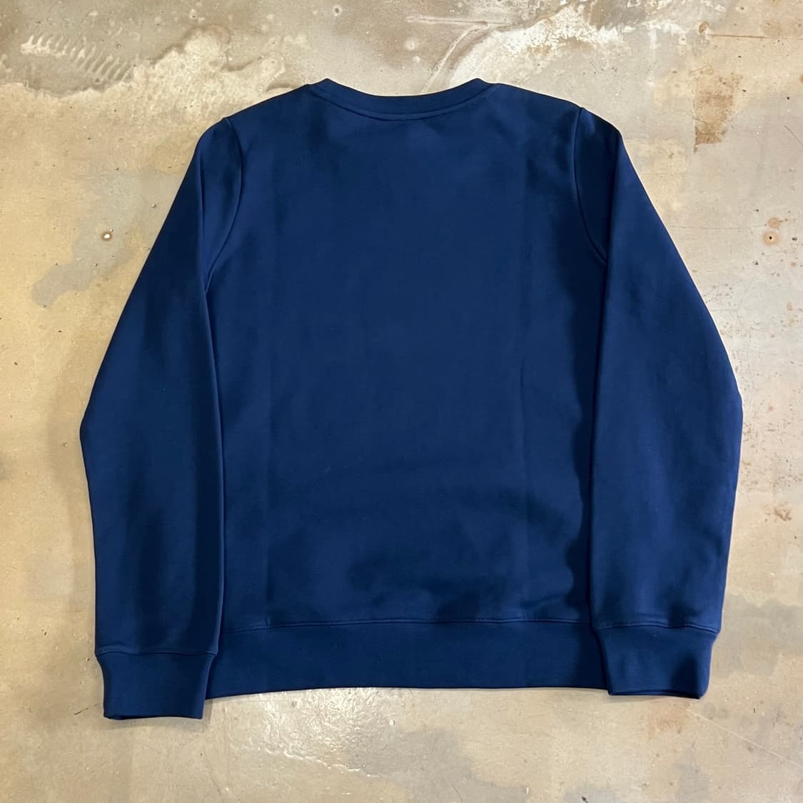 L 새상품 아페쎄 네이비 빅로고 맨투맨 상품이미지3