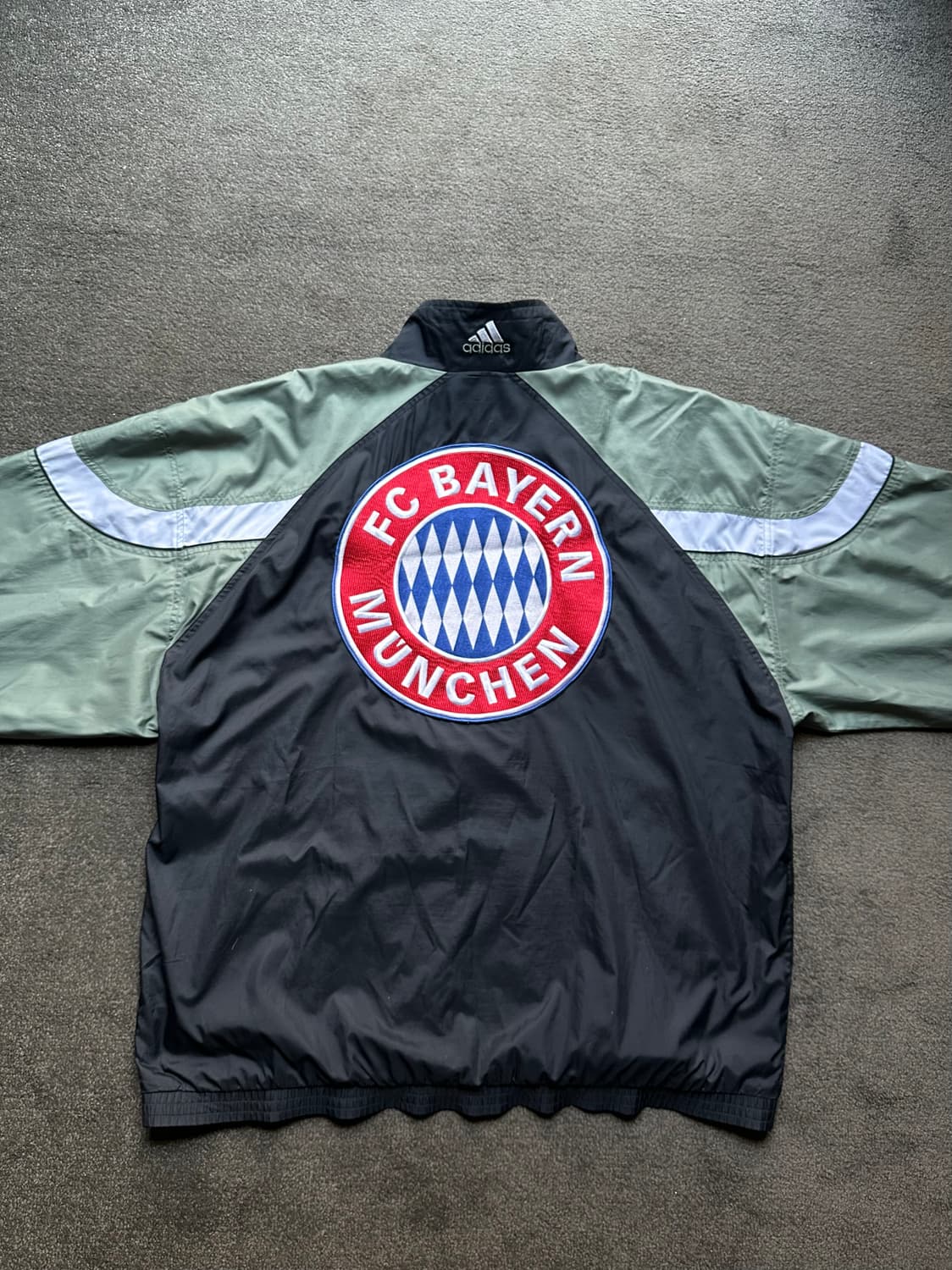 아디다스 FC 바이에른 뮌헨 바람막이 2XL 상품이미지3