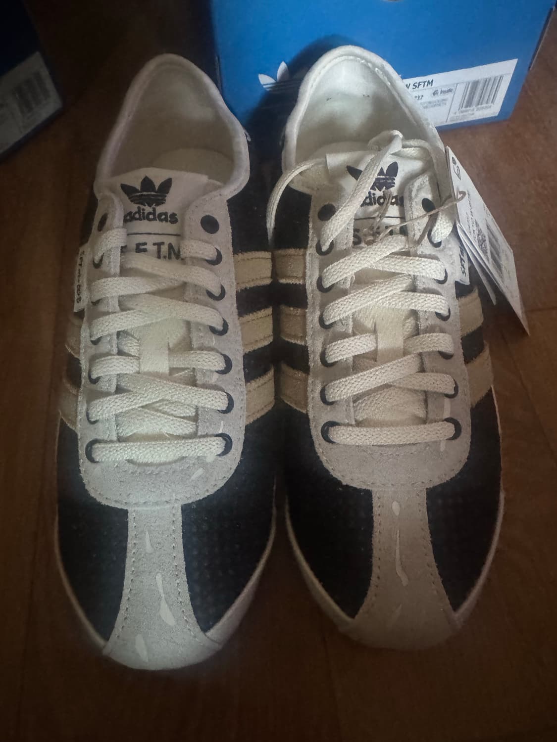 송포더 뮤트 아디다스 도쿄  베이지 235 245 검정 235 240 상품이미지1