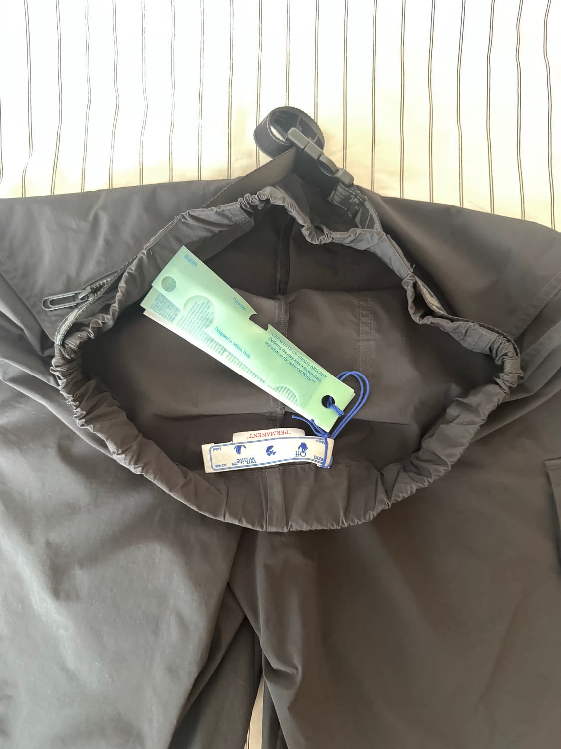 (32인치/새상품) Off-White 카고 쇼츠 블랙 택보유 상품이미지7