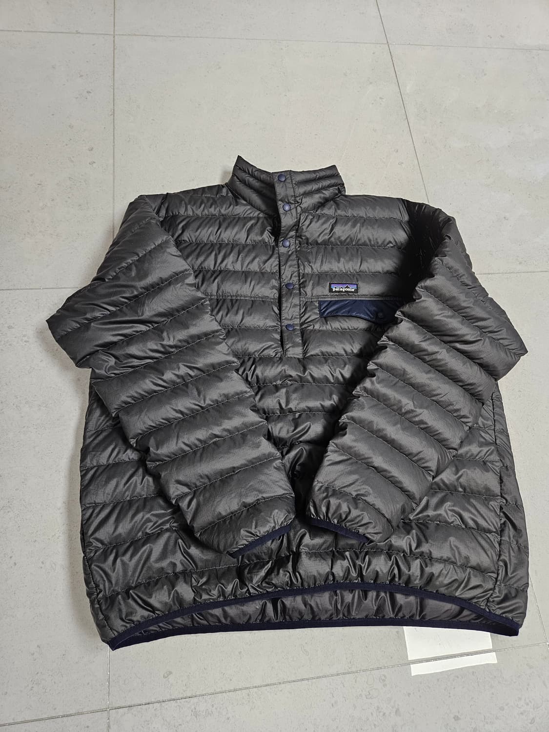 파타고니아 신칠라 다운풀오버 xl 차콜 상품이미지1