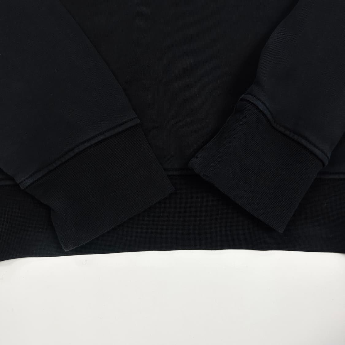 스톤아일랜드 와펜 블랙 크루넥 맨투맨 (S) 상품이미지5