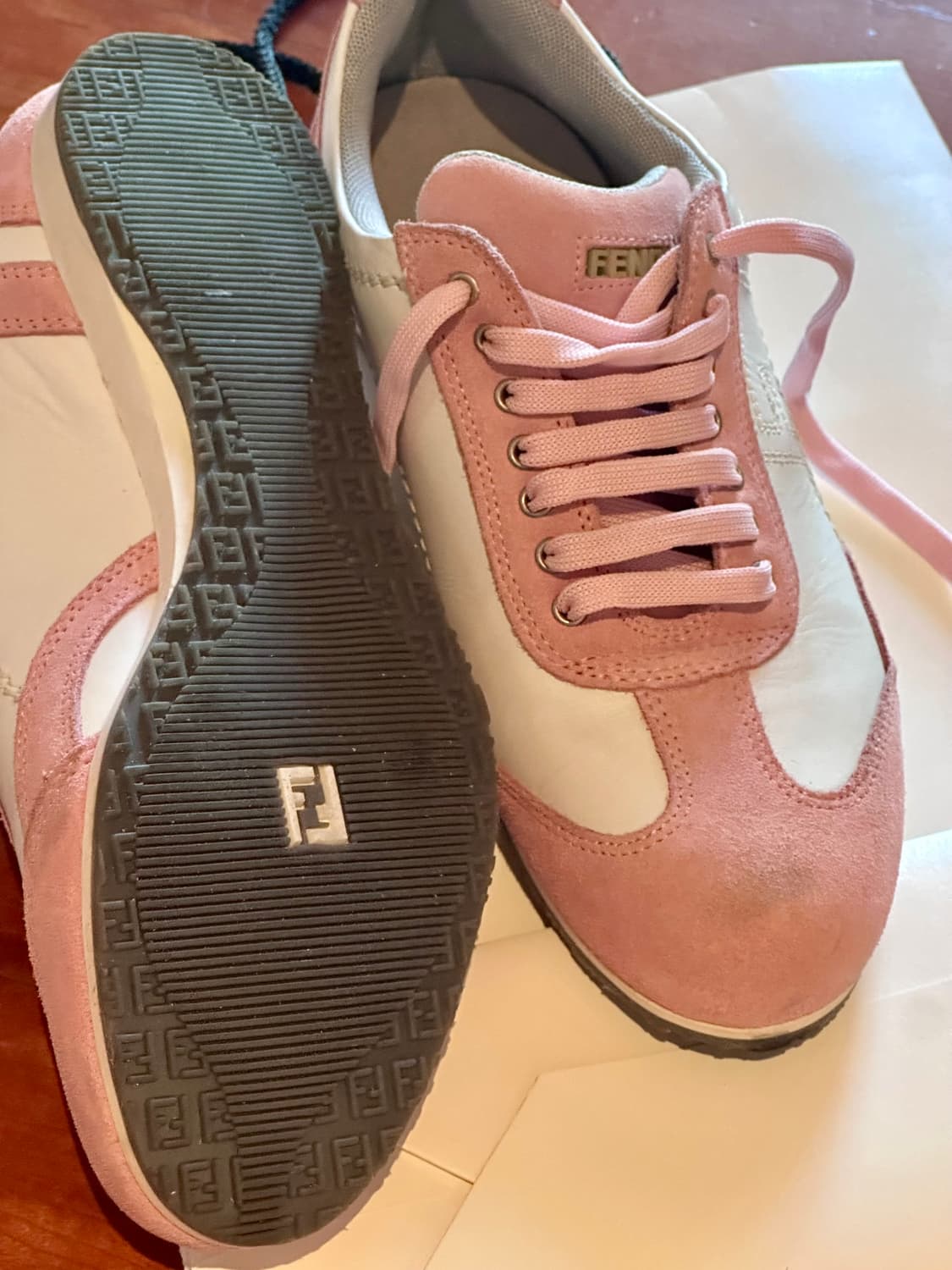 Fendi 펜디 핑크스웨이드 스니커즈 38(250mm) 상품이미지2