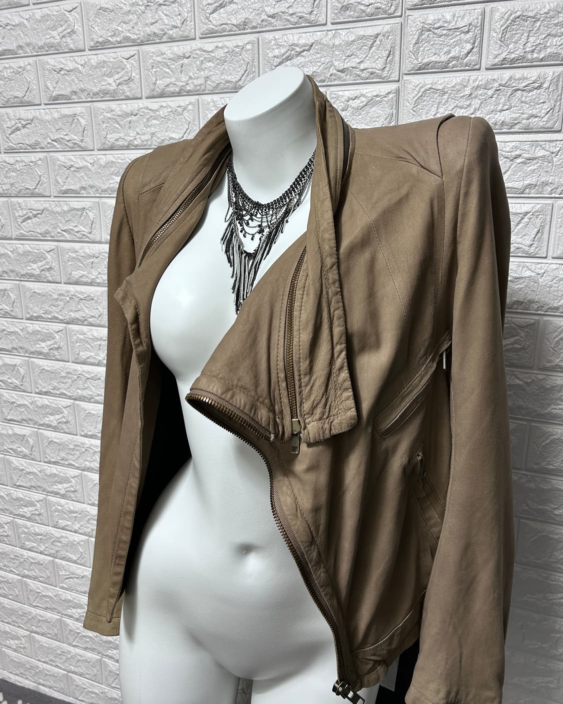 시스템 비대칭 드레이프 넥 스웨이드 자켓 상품이미지2