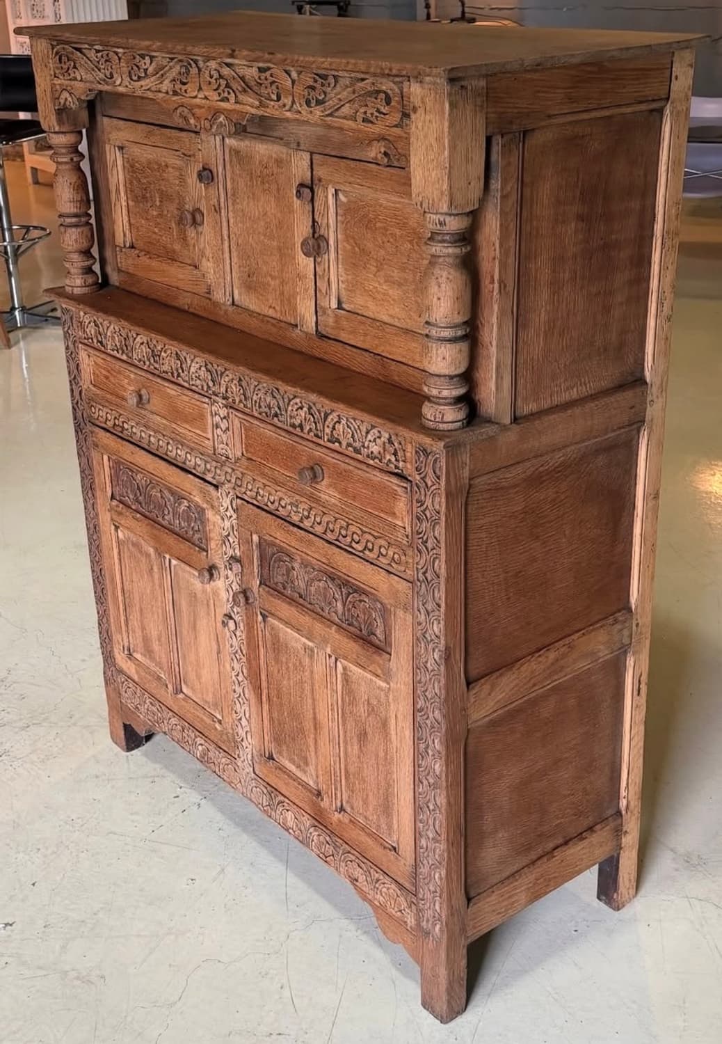 빈티지가구 앤틱가구 영국 오크 카빙 코트 컵보드 캐비넷 상품이미지9