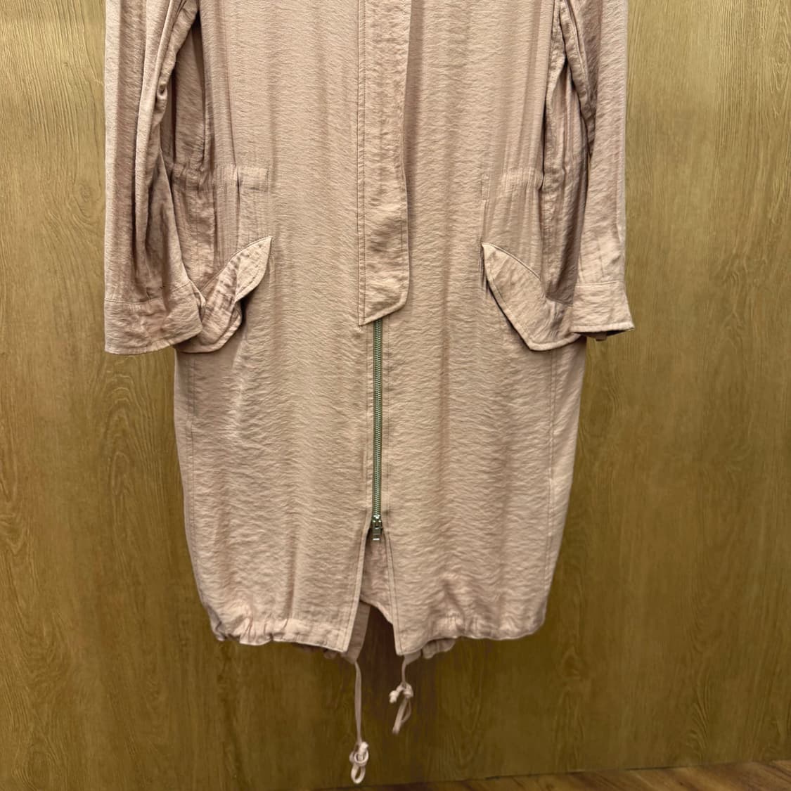 올세인츠 라이트 웨이트 롱 자켓 미니멀 드레이프 드로스트링 디테일 핑크 상품이미지5