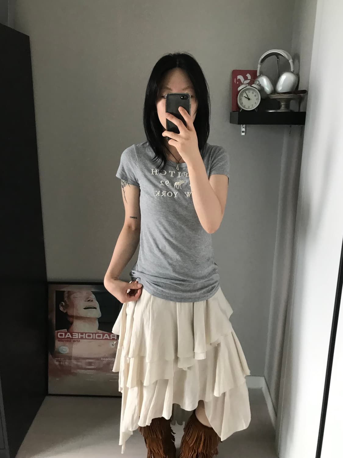 아베크롬비 앤 피치 중앙 자수 로고 그레이 반팔티 상품이미지1