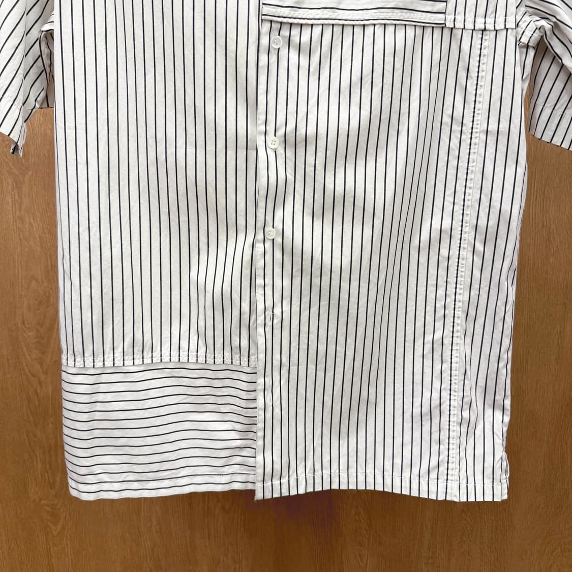 마르니 스트라이프 반팔 셔츠 언발란스 패치 디자인 화이트 블랙 배색 상품이미지5