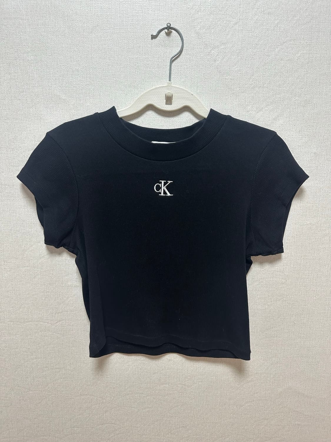 캘빈 클라인 립 크롭 슬림핏 티셔츠 CK 블랙 상품이미지3