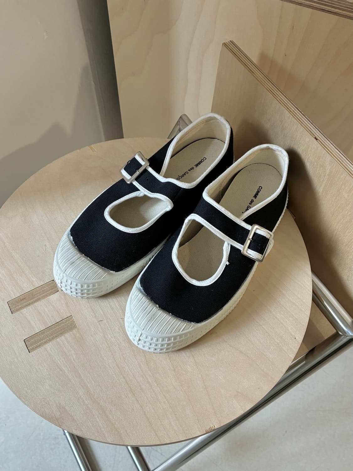 꼼데가르송 걸 X 노베스타 메리제인 스니커즈 상품이미지1