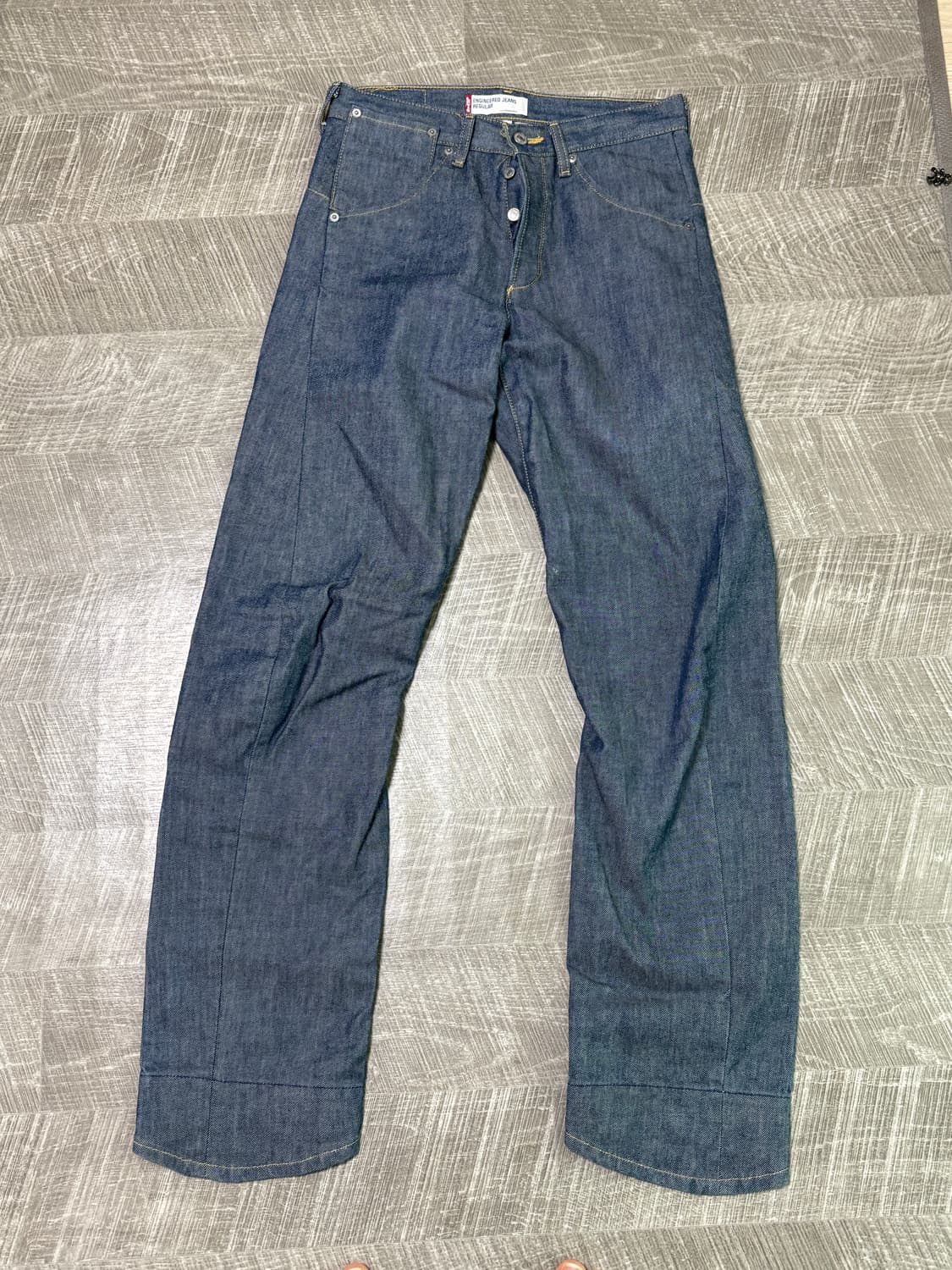 리바이스 엔지니어드 진 레귤러 핏 상품이미지1