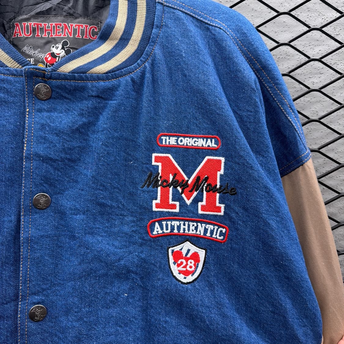 클래식 애슬레틱 데님 바시티 자켓 미키 패치 디테일 블루 상품이미지6