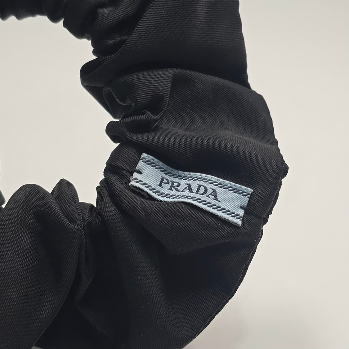 프라다 트라이앵글 로고 리나일론 헤어 밴드 상품이미지3