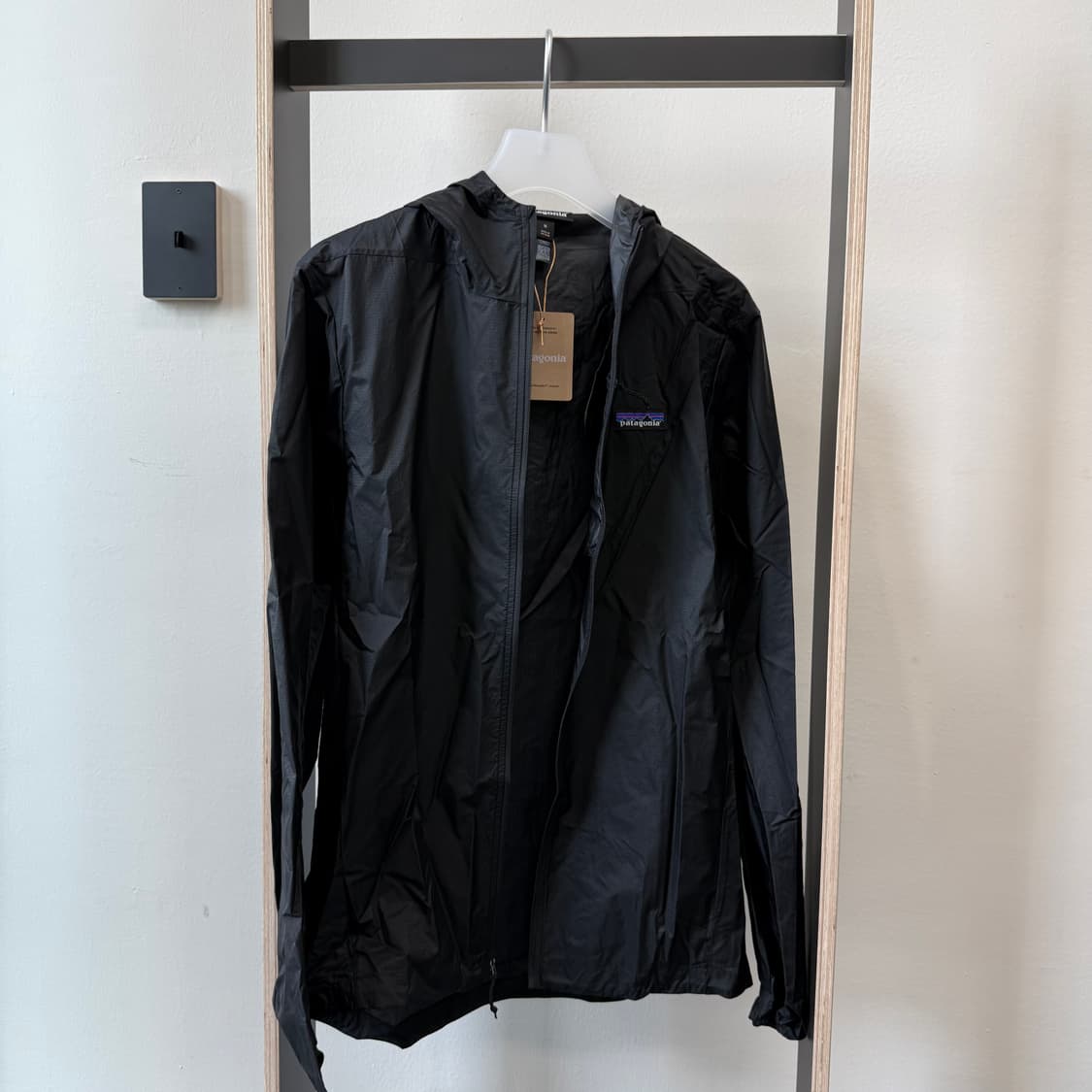 파타고니아 로고 후디니 자켓 블랙 상품이미지3
