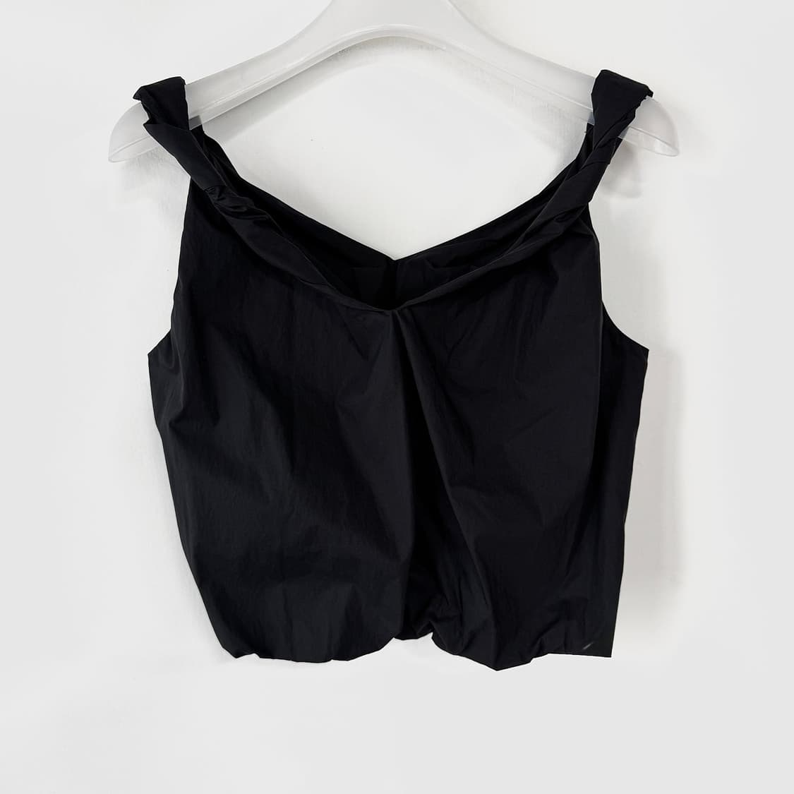 폼더스토어 23 꼬임 슬리브리스 탑 상품이미지1