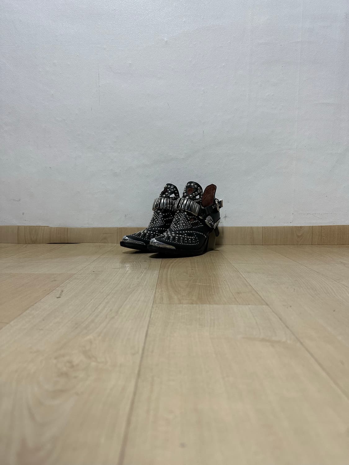 제프리 캠벨 스터드 부츠 상품이미지1