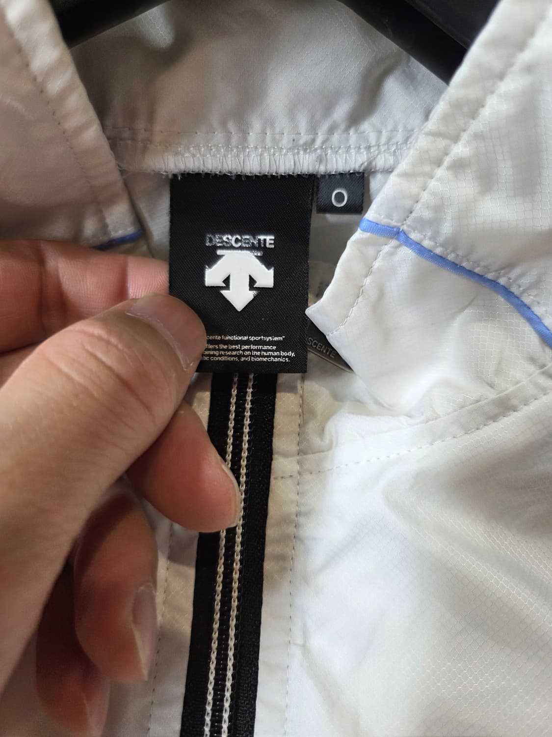 데상트 하프집업 경량 웜업 자켓 xl 상품이미지3