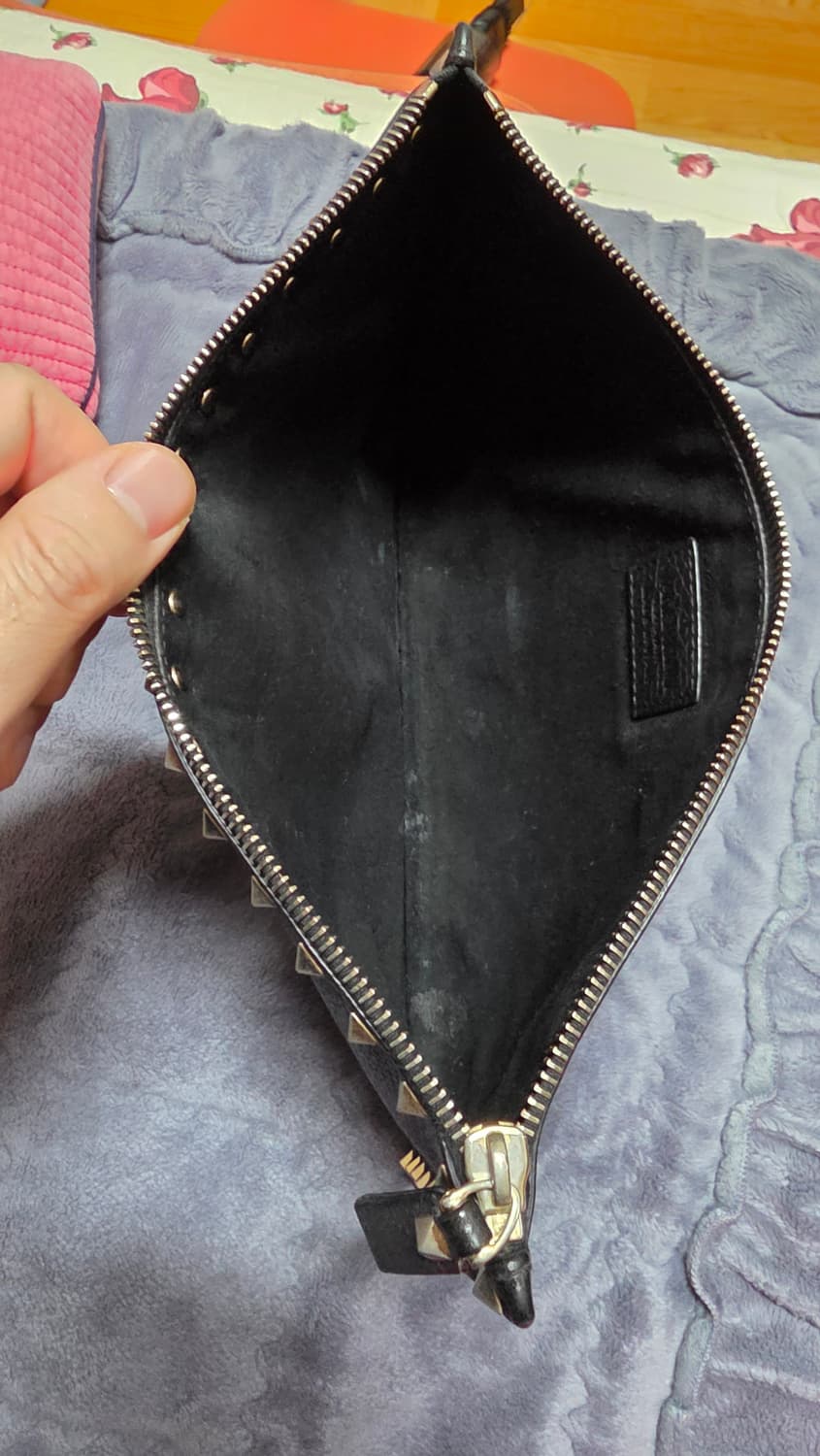 (정품) 발렌티노 락스터드 클러치/남녀공용/검정/개인 상품이미지5