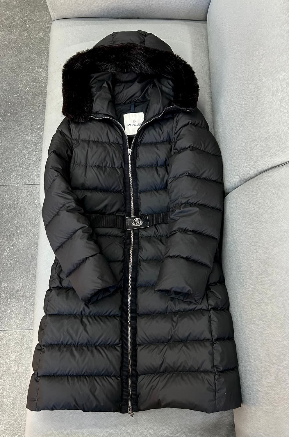 몽클레어 여성 비버퍼 구스 롱패딩(2/66) 상품이미지5