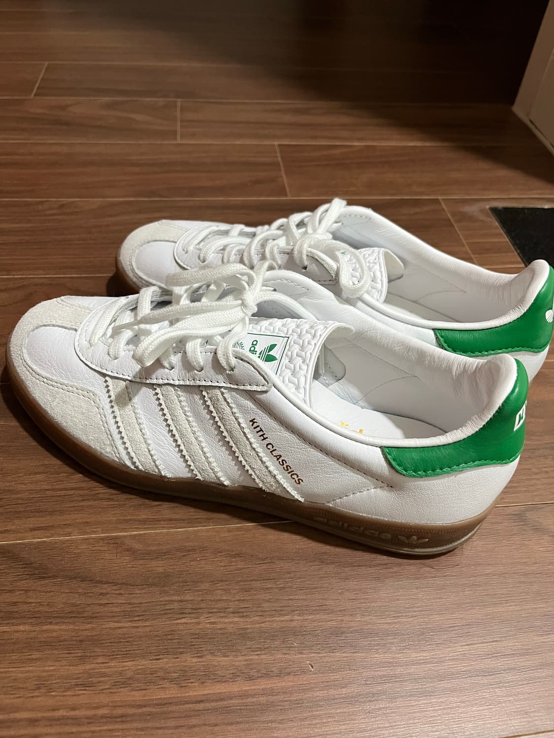 adidas kith 콜라보 인도어가젤 230 상품이미지2