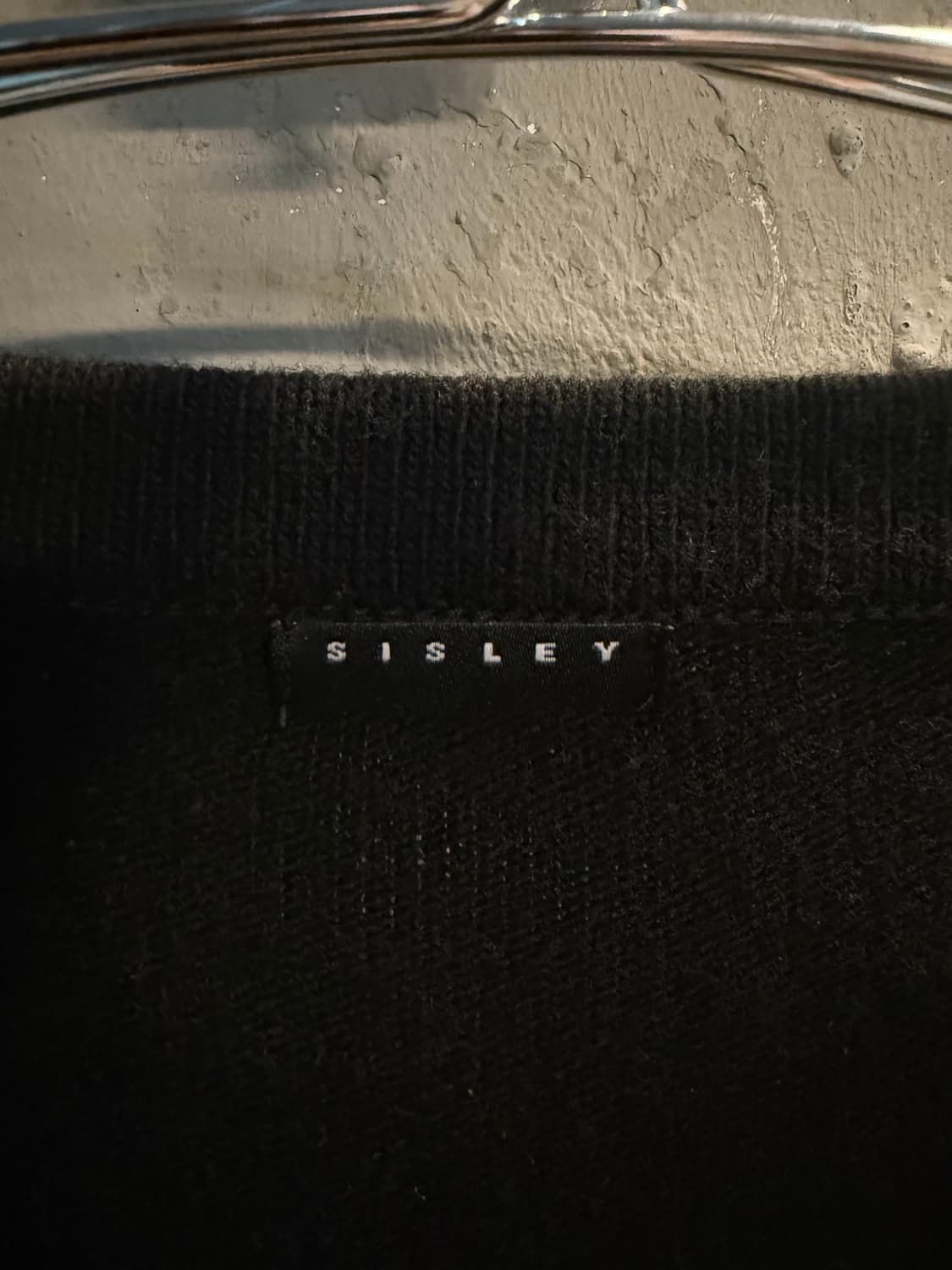 ONE 시슬리 SISLEY 버튼 디테일 브이넥 루즈 니트 블랙 상품이미지6