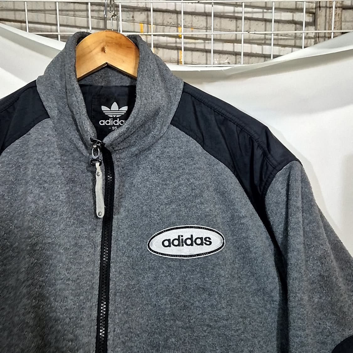 아디다스 00s 라이프 폴라 자켓 상품이미지2