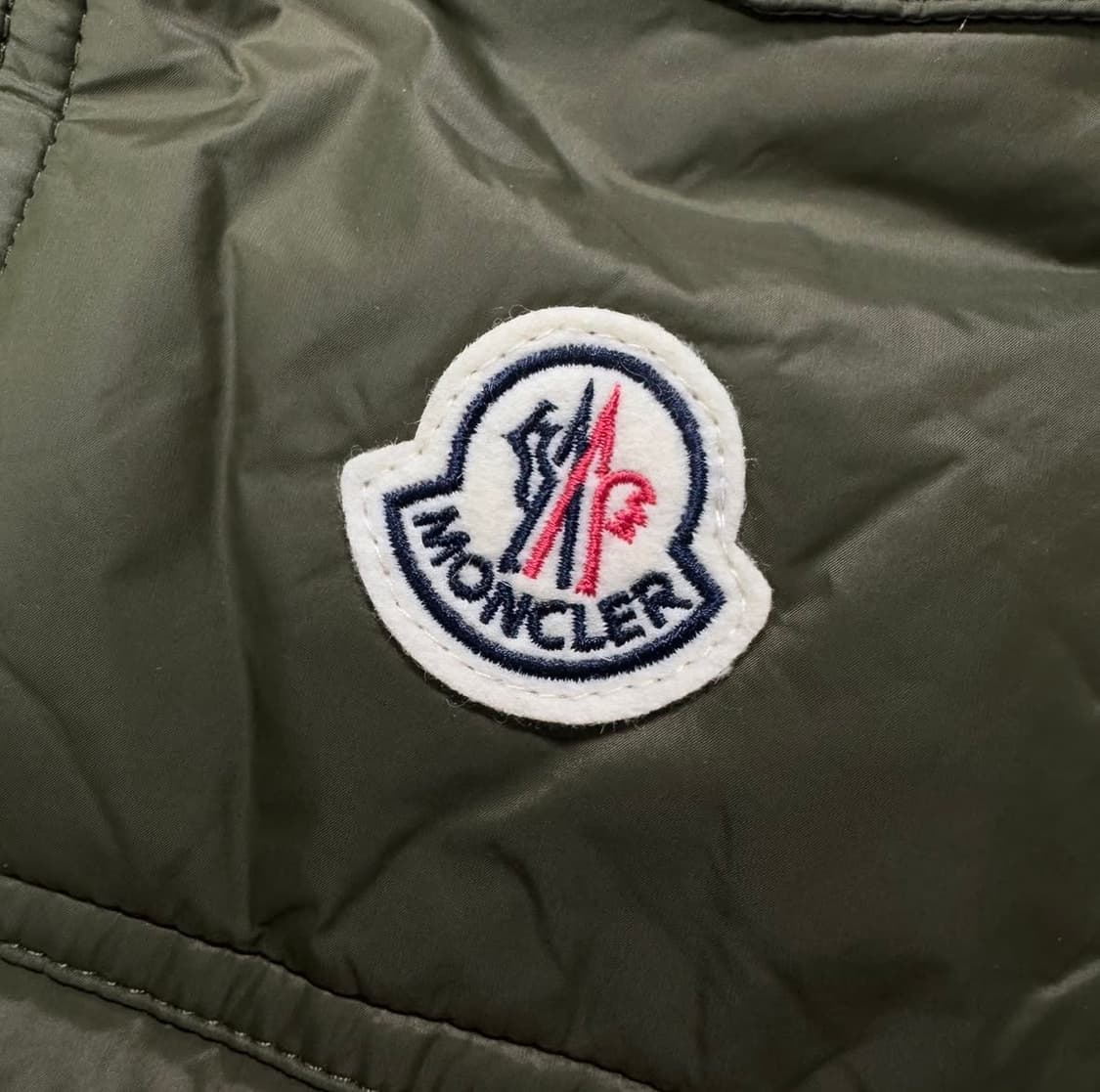 몽클레르 경량패딩 올리브 그린 상품이미지4