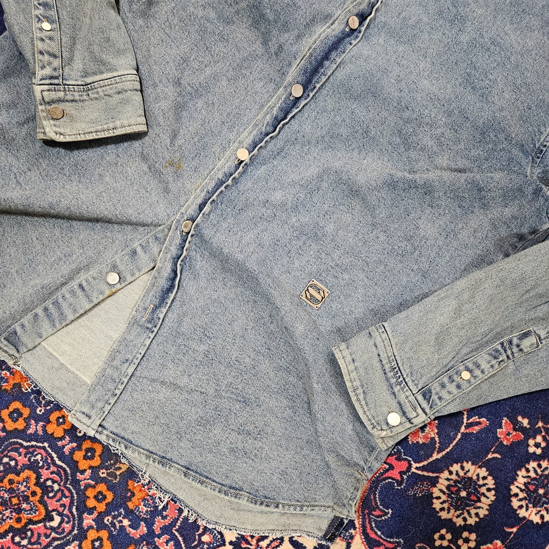 시스템(System) 20ss 빈티지 루즈핏 메탈로고 데님 셔츠 상품이미지4