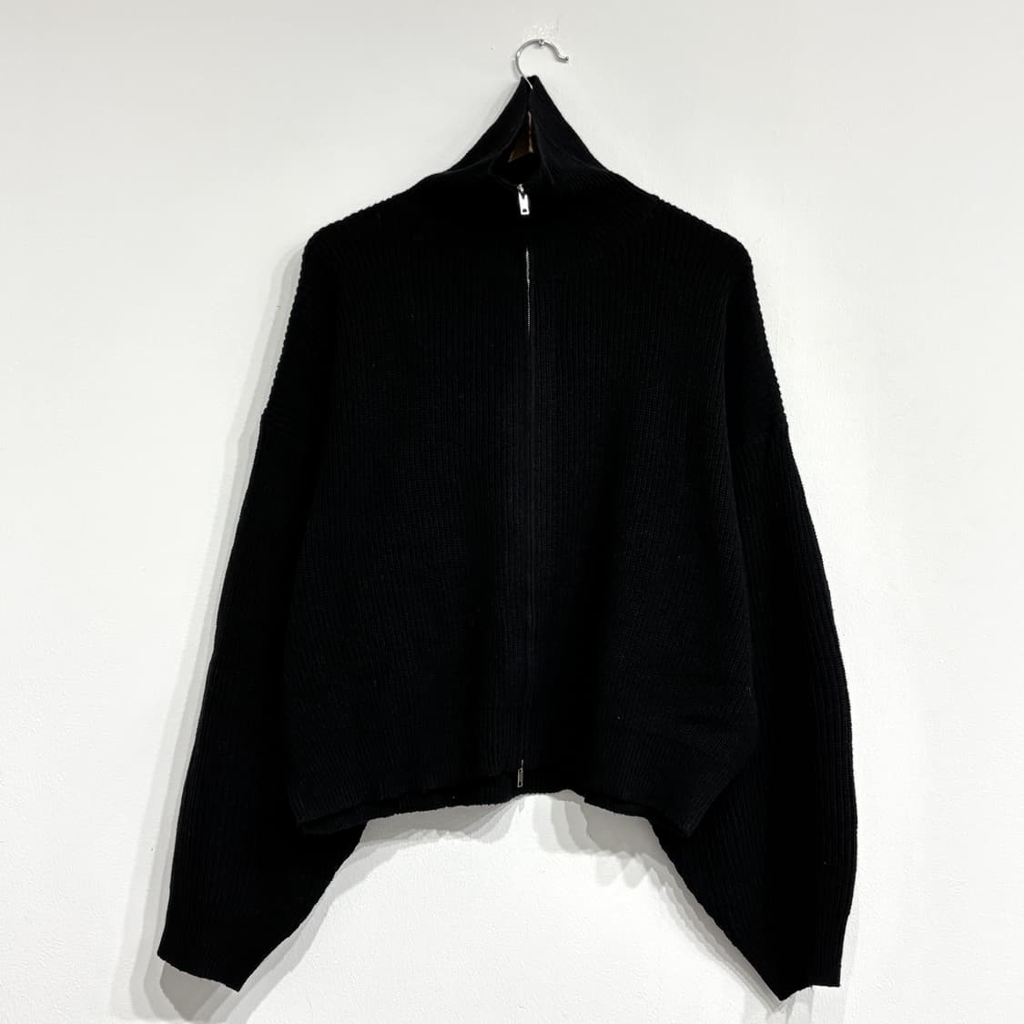 [새상품] 어반드레스 여성 니트집업 상품이미지2