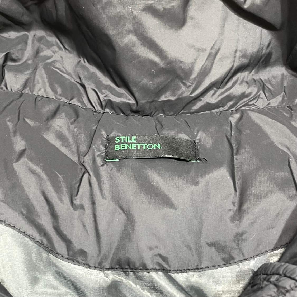 베네통 블랙 덕다운 크롭 패딩점퍼 여성FREE 상품이미지3