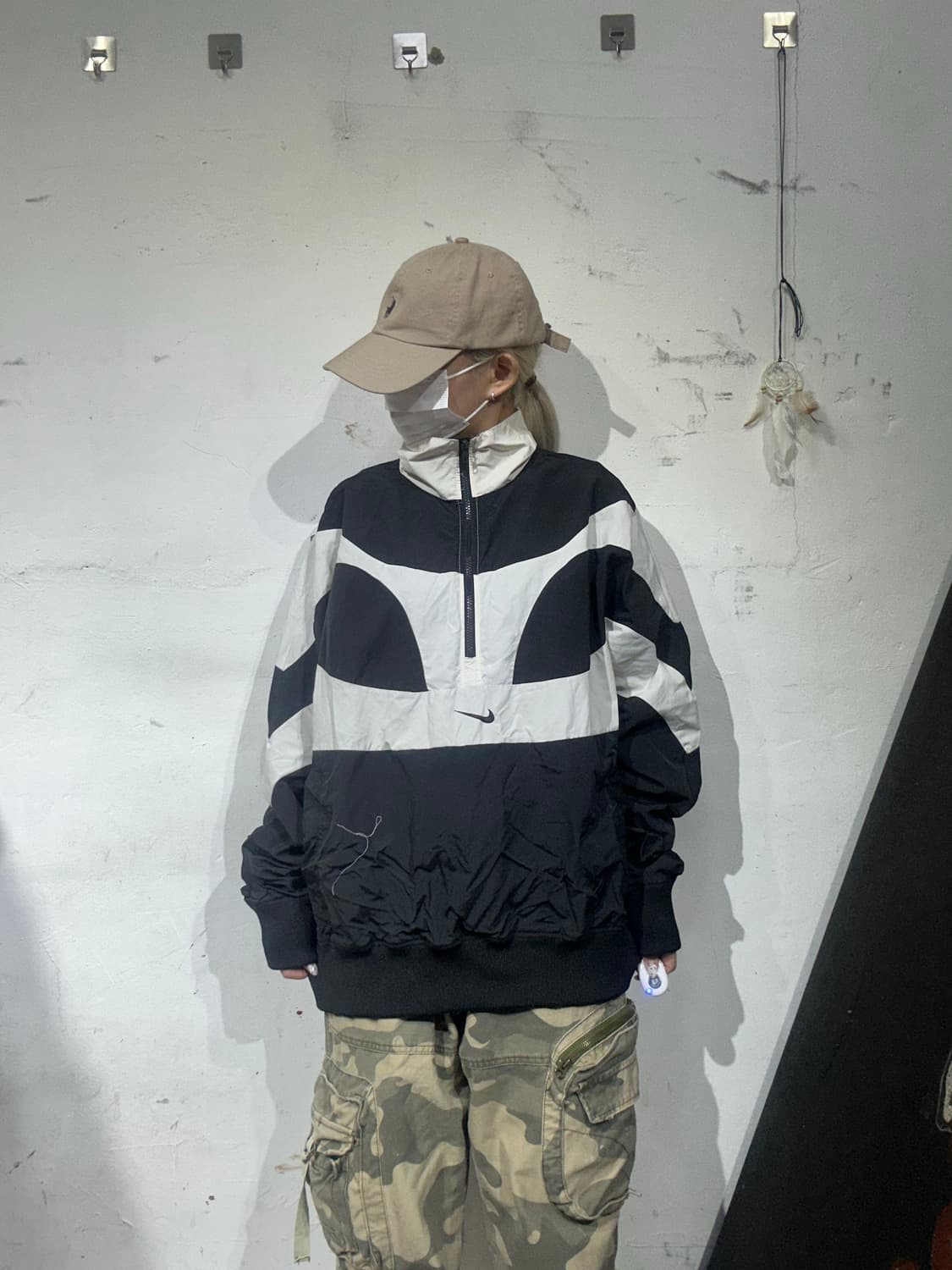 나이키 블랙 화이트 올드스쿨 오버핏 아노락 바람막이 자켓  상품이미지2