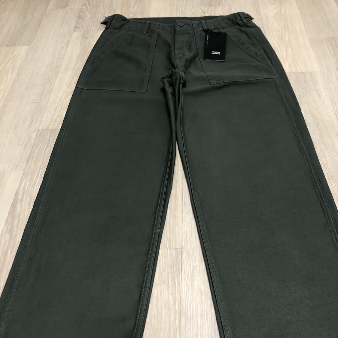 (31) 새상품 무신사 스탠다드 레플리카 백사틴 퍼티그 팬츠 카키 상품이미지3