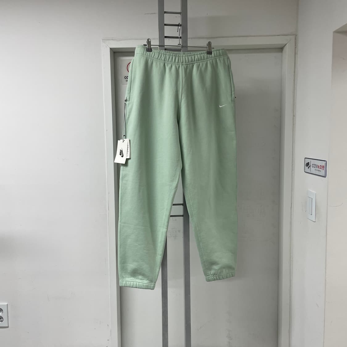 나이키 스우시 트레이닝 팬츠 새상품 S 상품이미지1