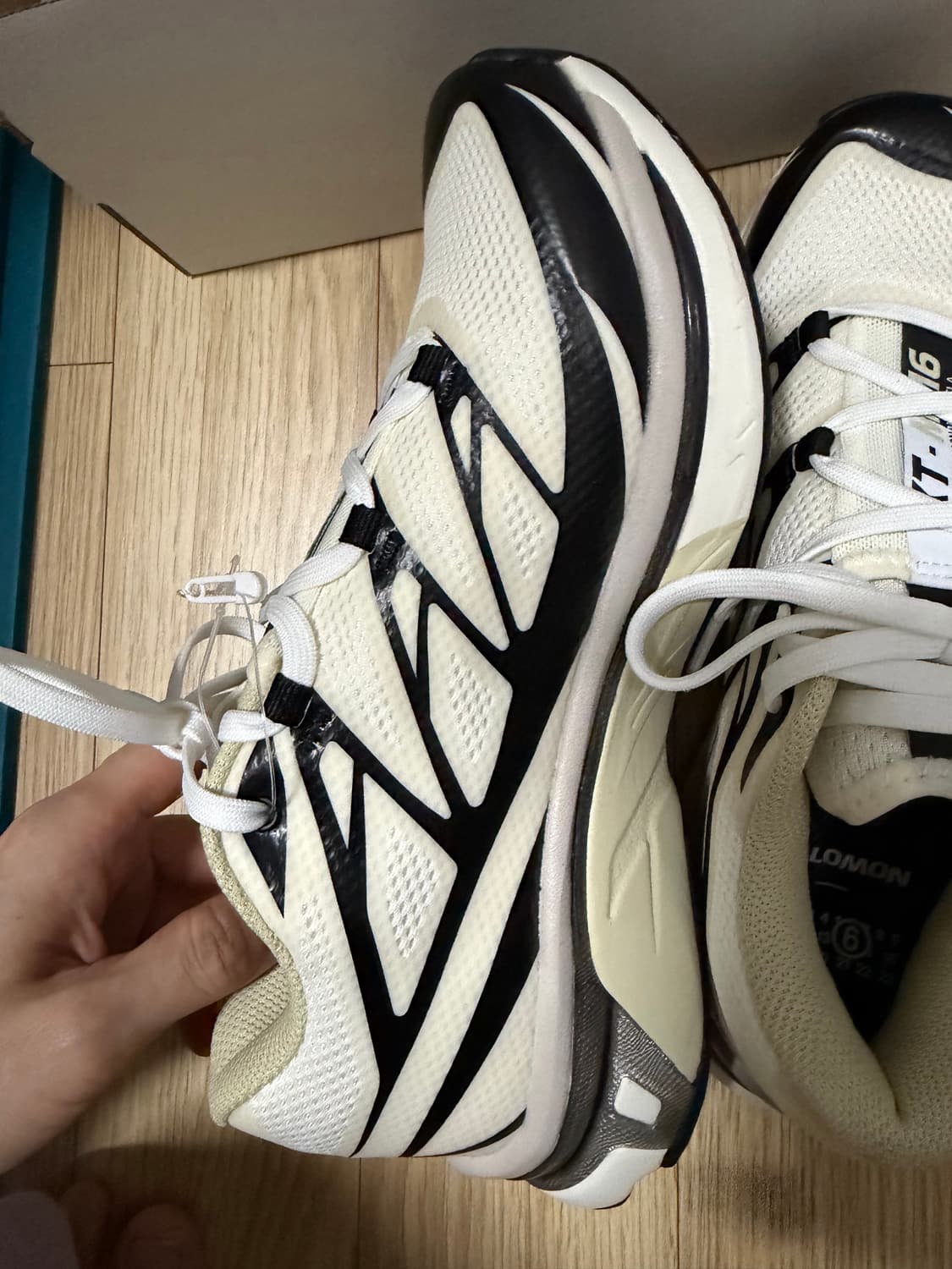 살로몬 x MM6 메종 마르지엘라 XT-MM6 바닐라 아이스 블랙 235 상품이미지2