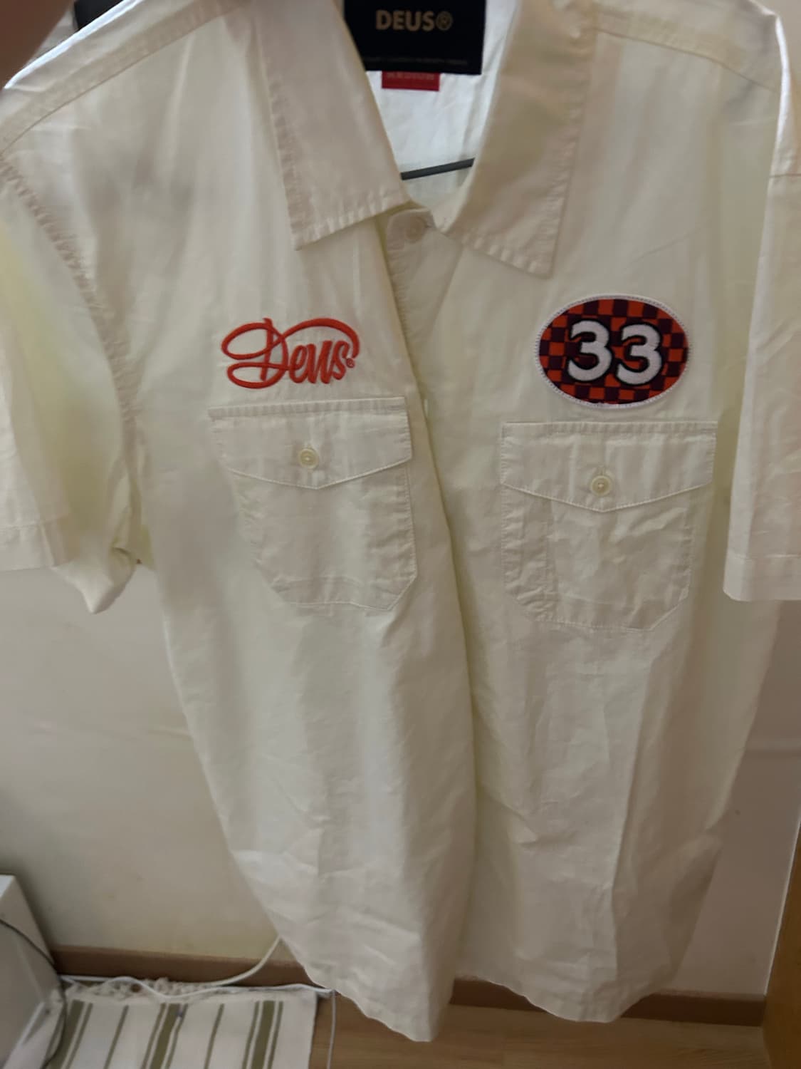 데우스 엑스마키나 반팔 셔츠 M사이즈 판매합니다 상품이미지1