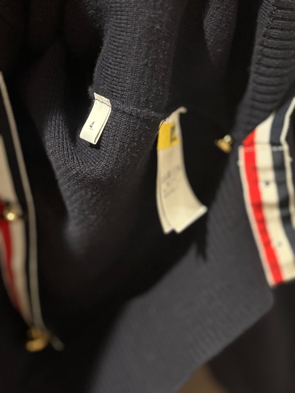 톰브라운 금장 가디건 팝니다 상품이미지5