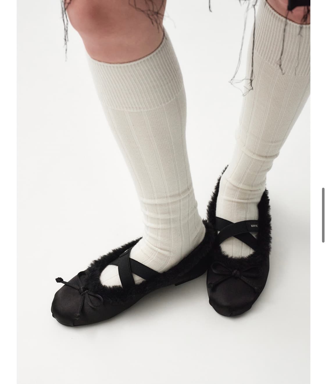 마리떼 크로스 밴딩 퍼 플랫 슈즈 블랙 상품이미지3