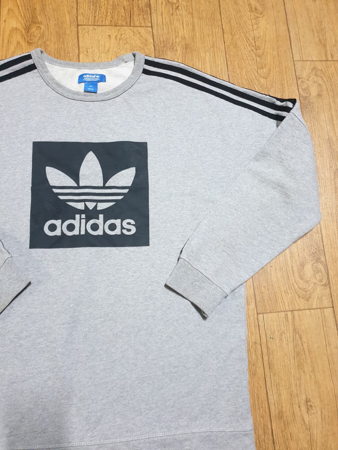 1230 아디다스 맨투맨티 110 사이즈입니다 상품이미지3