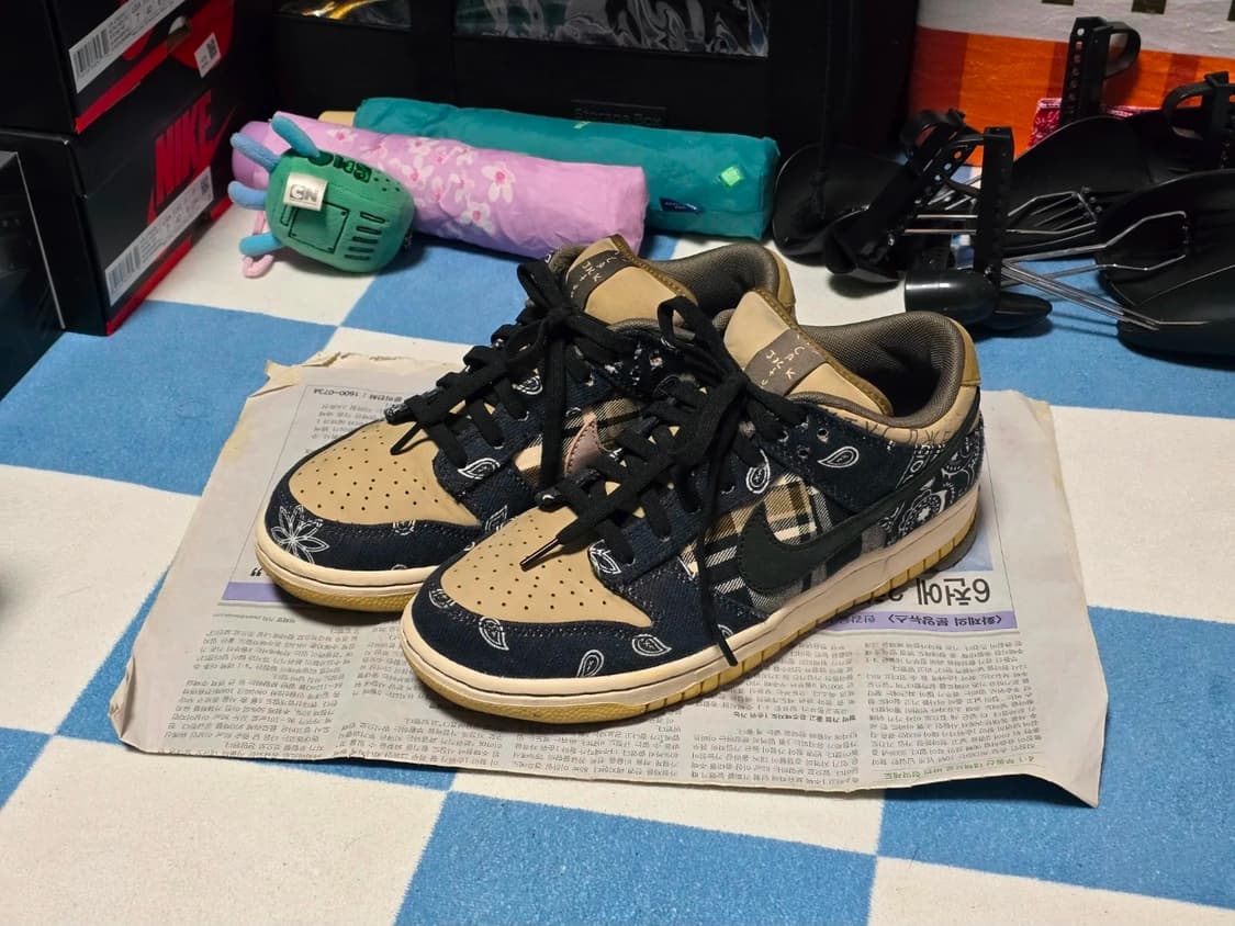 [250] 나이키 트래비스 스캇 SB 덩크 로우 상품이미지1
