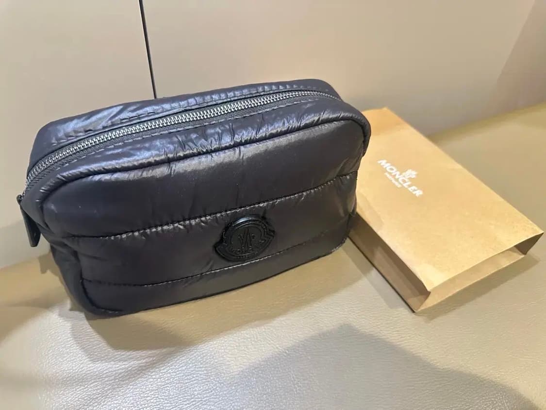 몽클레어뷰티 패딩파우치 골프파우치 퀄팅파우치 블랙  37,500원  #  상품이미지2